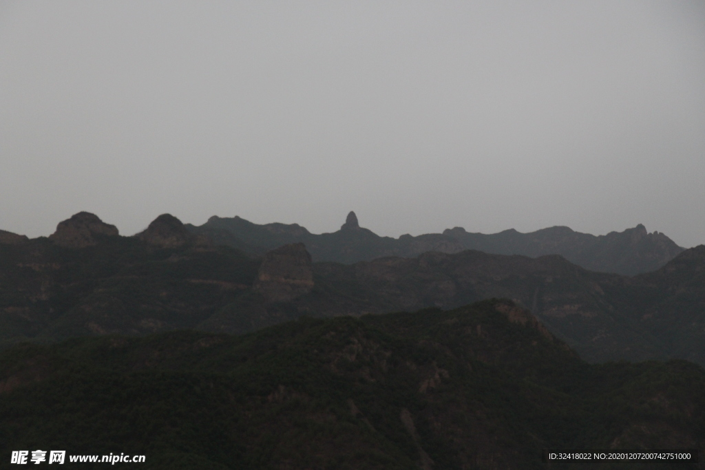 雨中群山