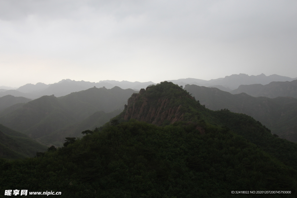 雨中群山