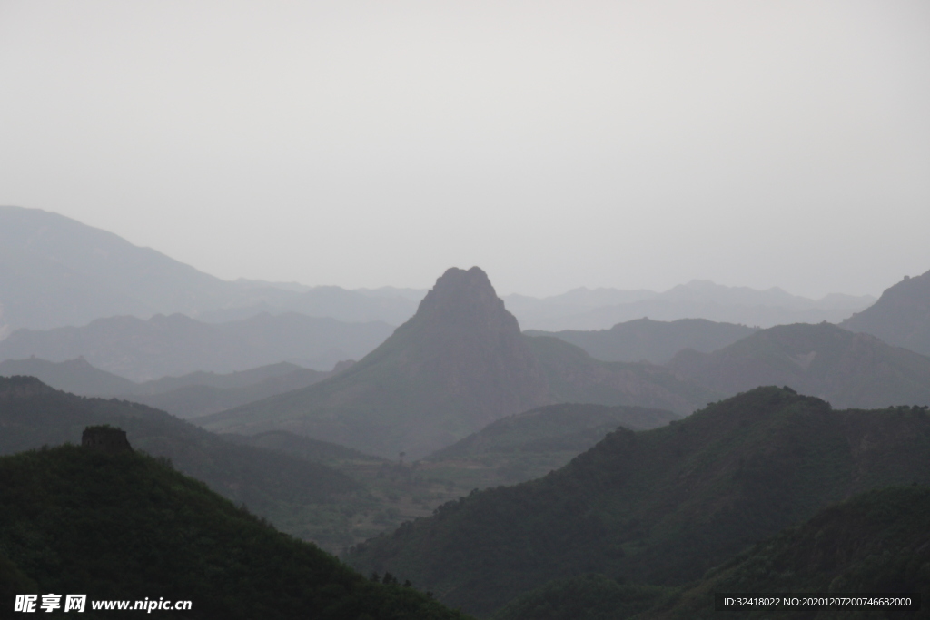 雨中群山