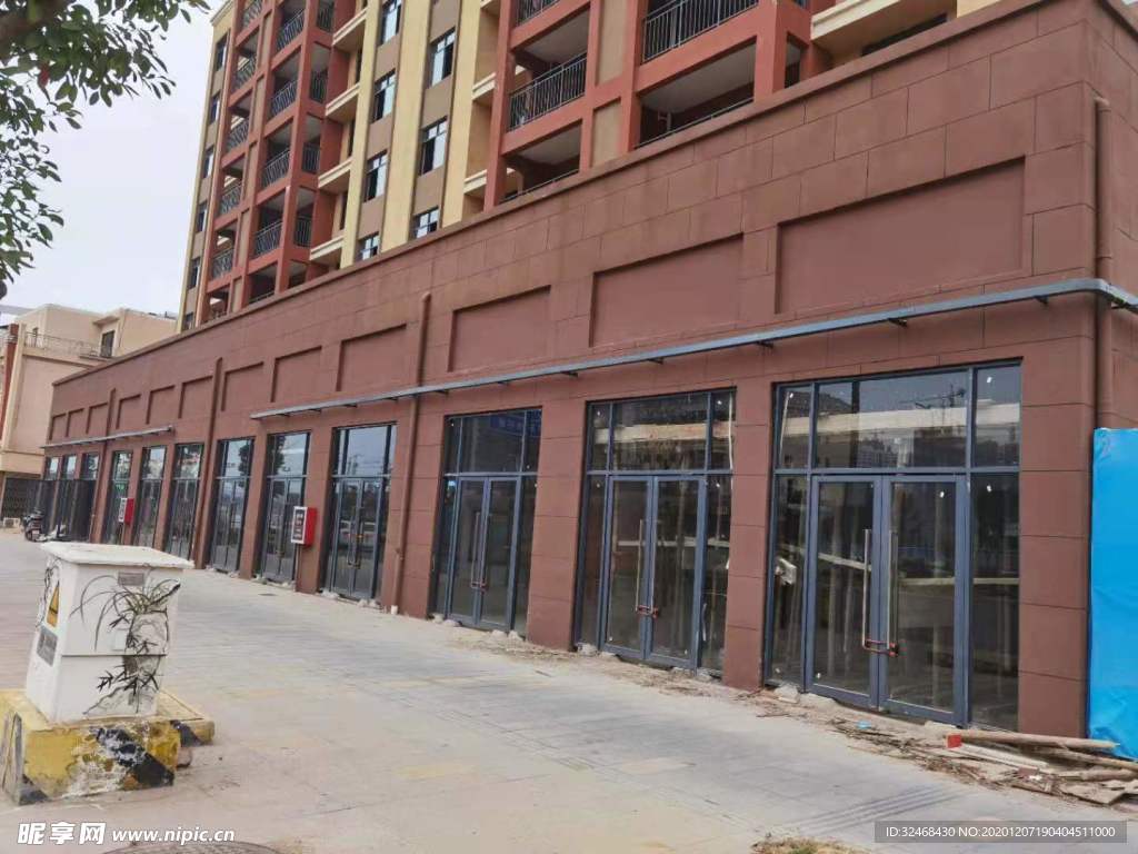 小区房下店铺