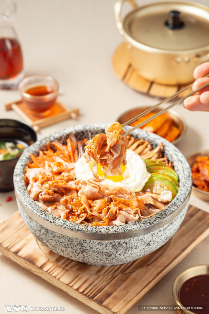 肥牛石锅拌饭