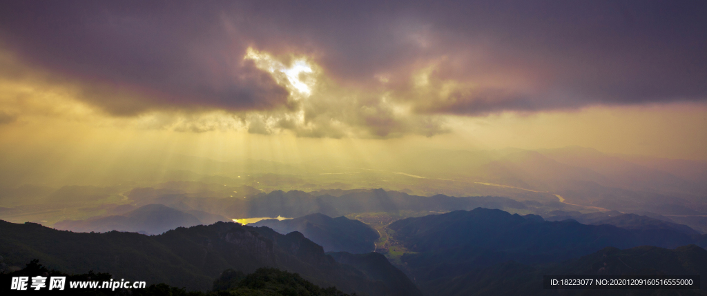 夕阳余晖下的括苍山