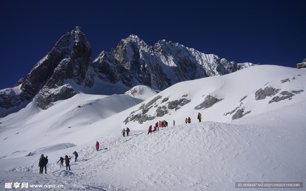 雪山景观