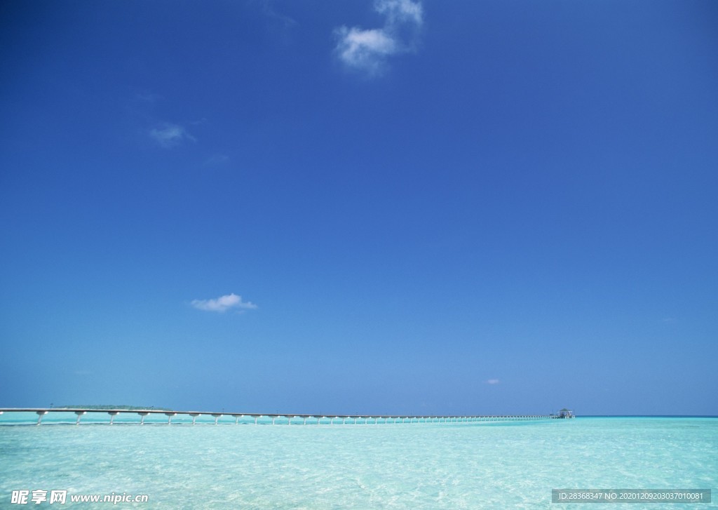 蓝天碧海风光