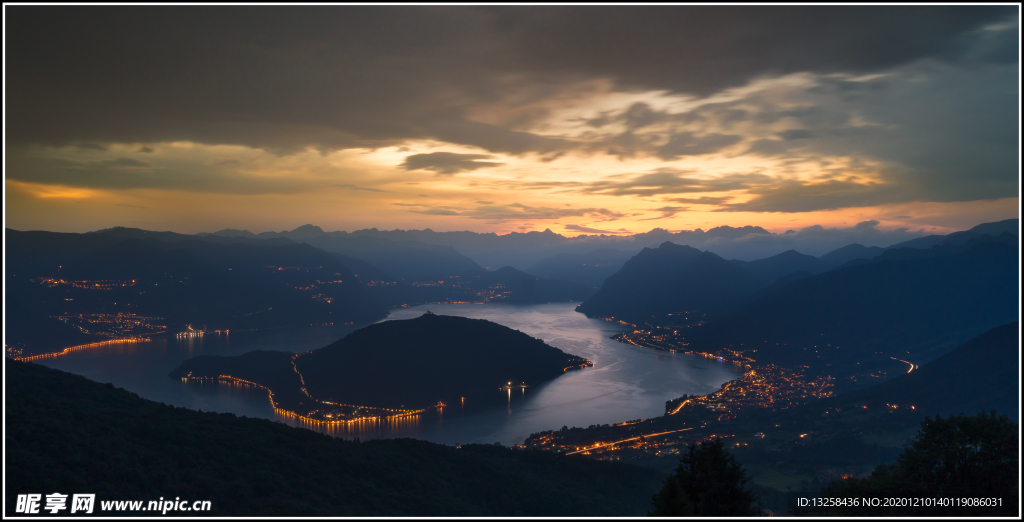 群山河流天空云彩风景