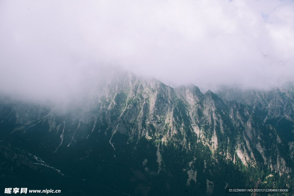 高山 白云 图片