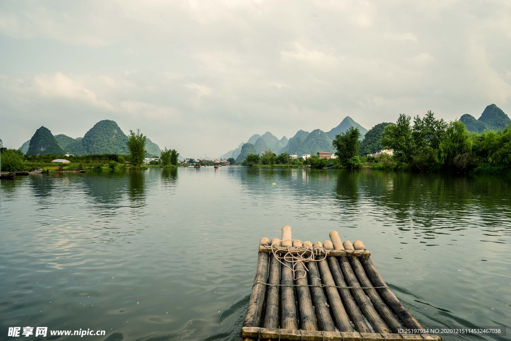 河流 木筏 风景