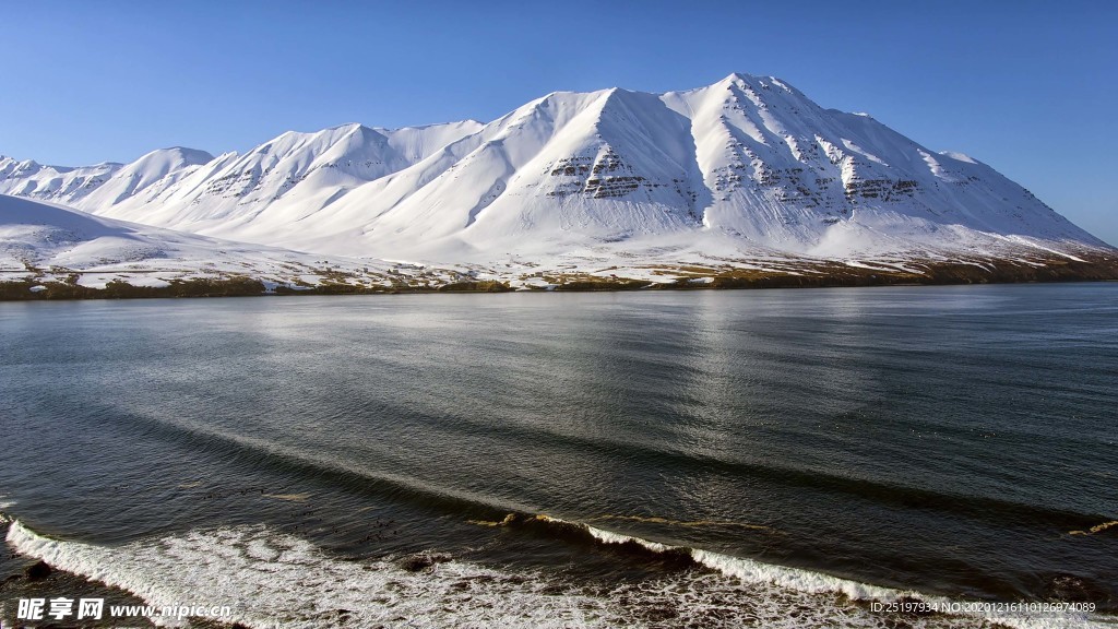 雪山 河流