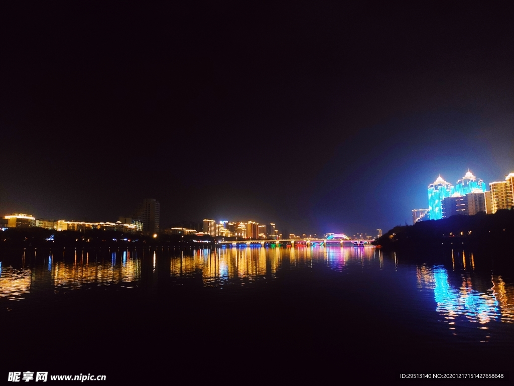 夜晚江景
