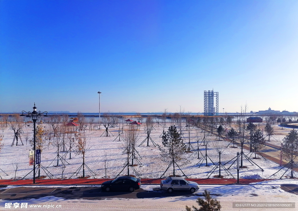 海边雪后远眺