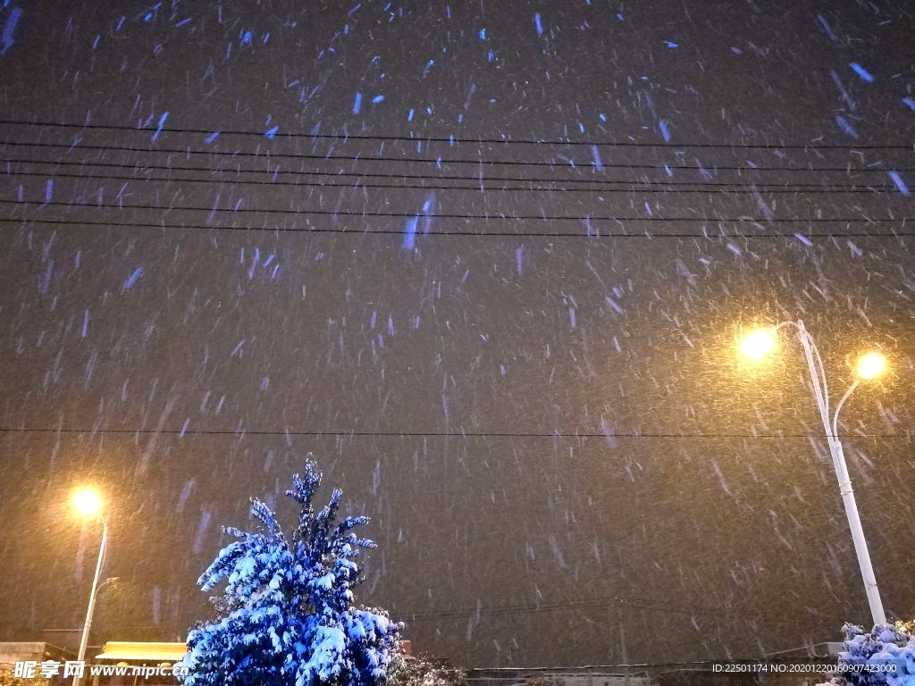 天空飘雪