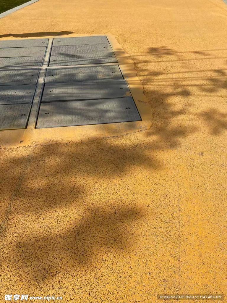 黄色