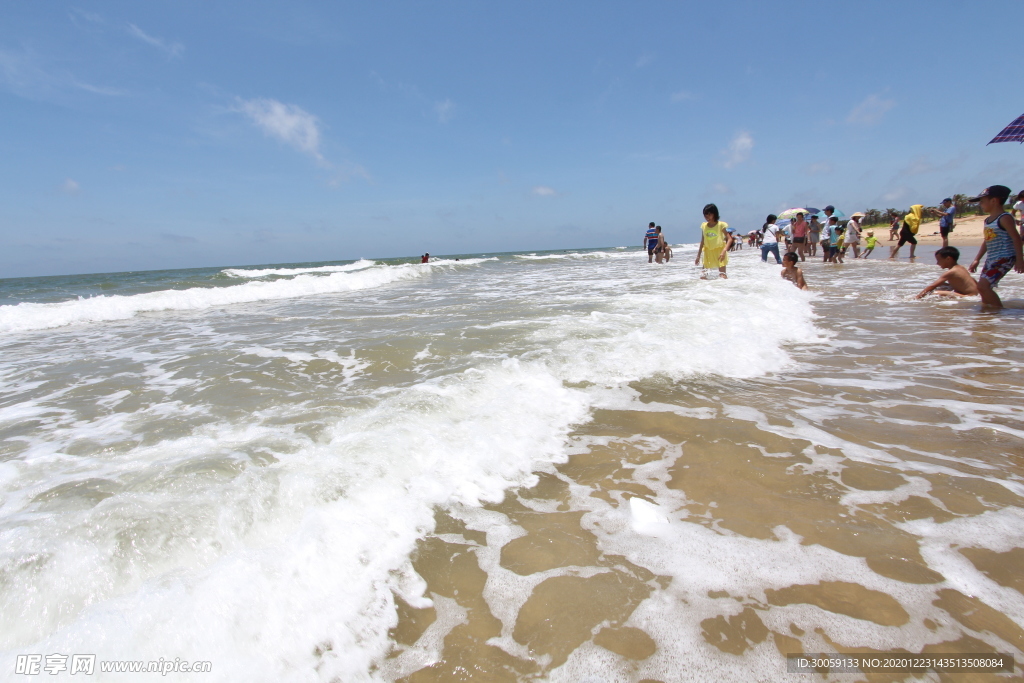 海浪沙滩