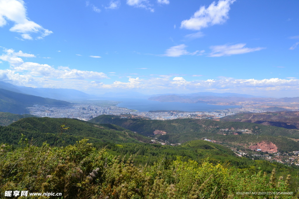 大山  洱海全景