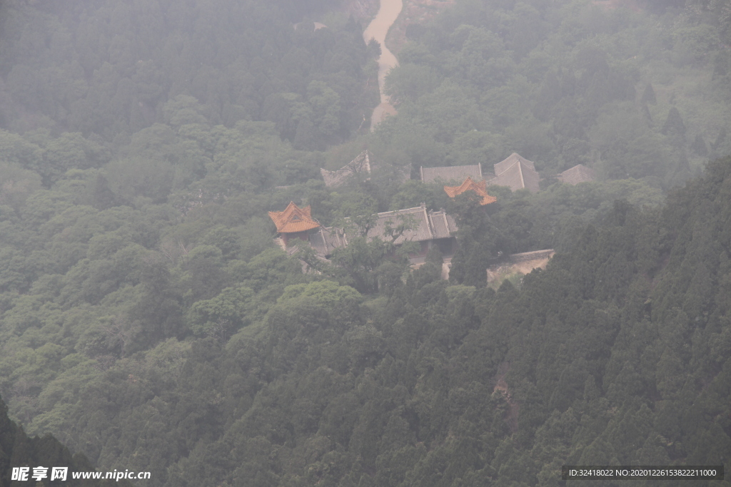 远山寺庙