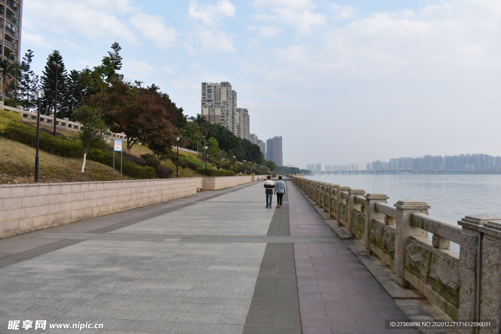 江边小路