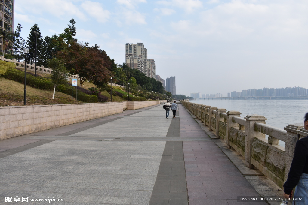 江边小路