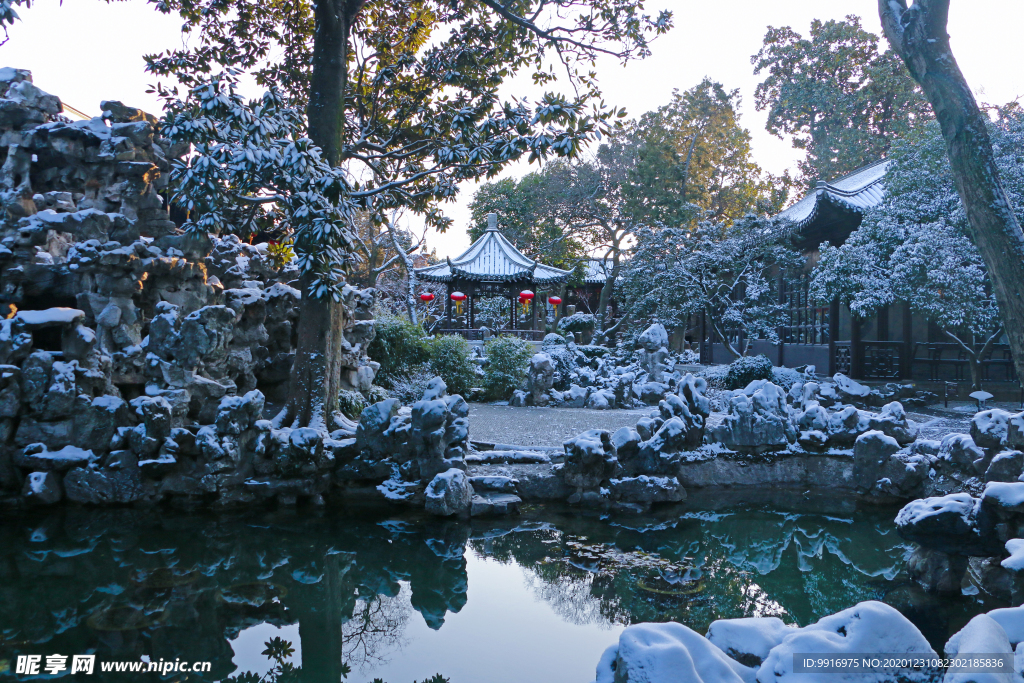 个园落雪