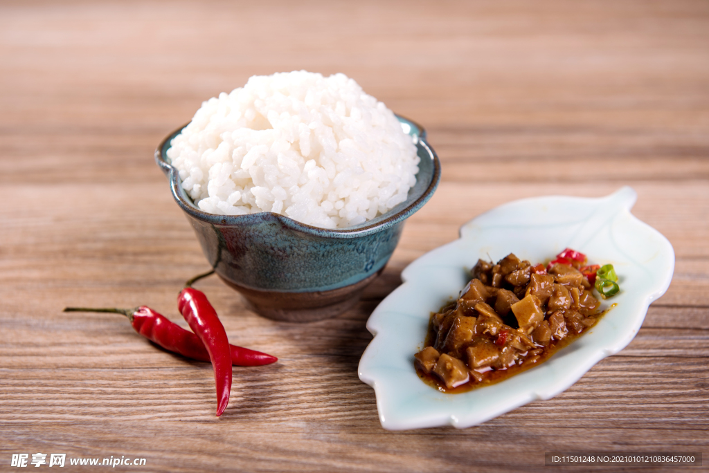 蘑菇辣酱拌饭