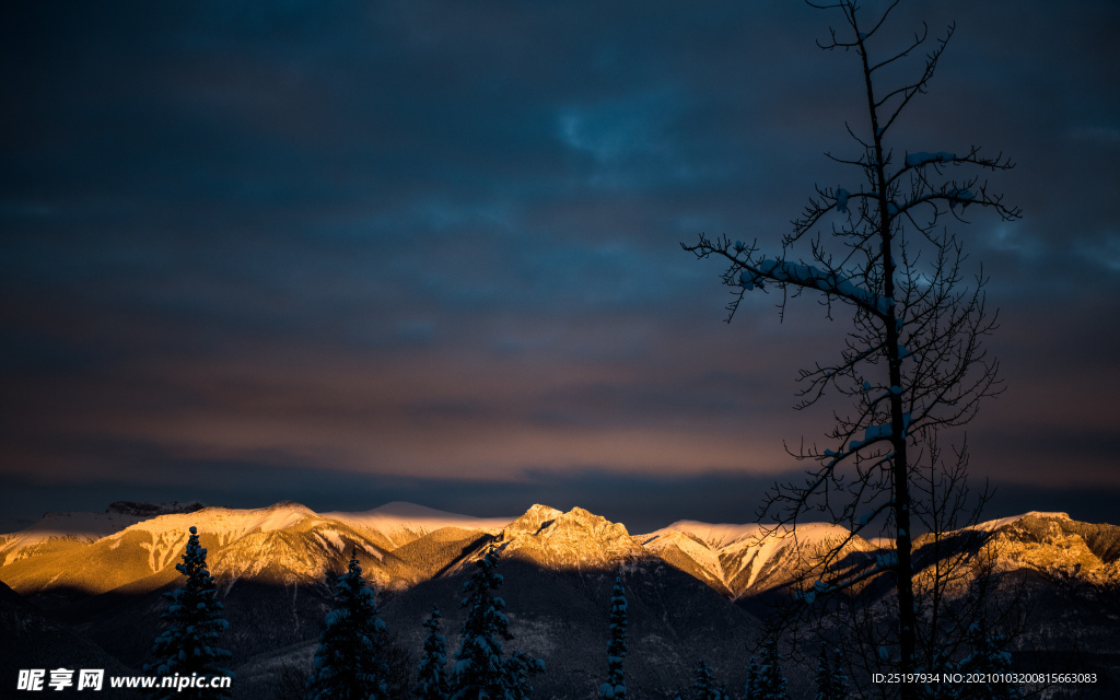 雪山 山峰