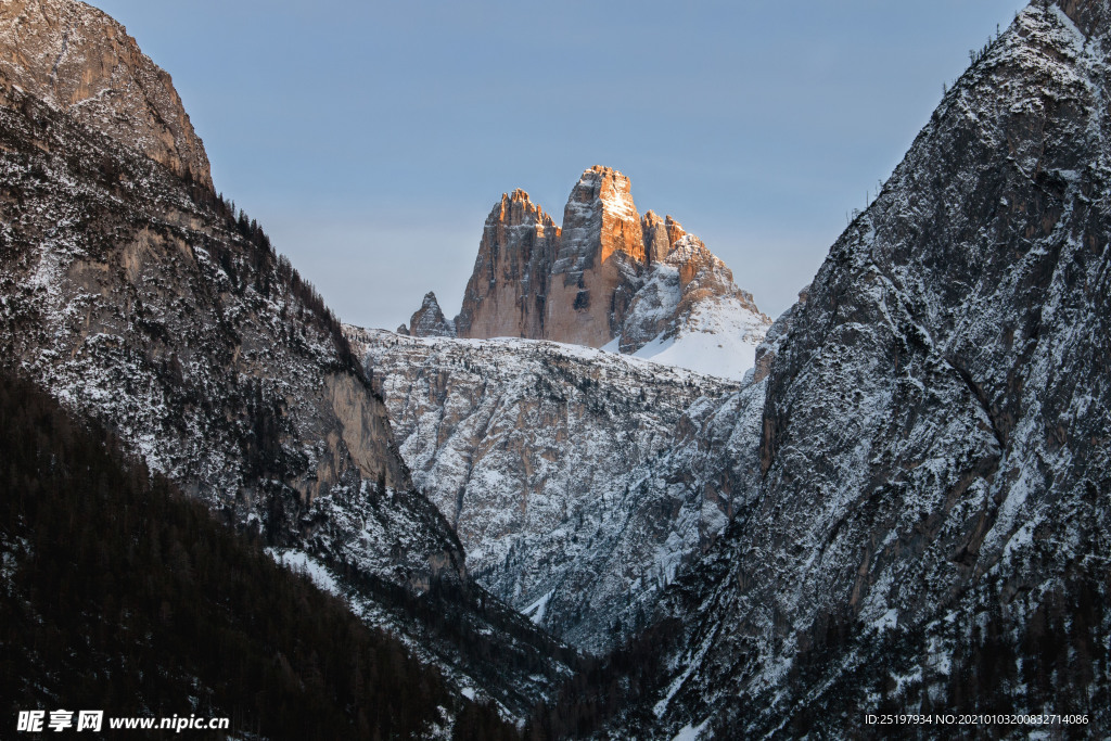 山峰 雪山