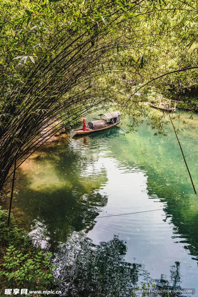 小河流水
