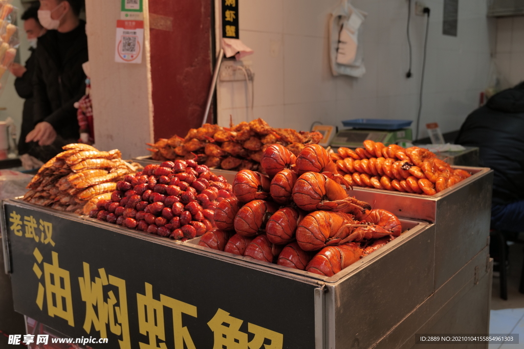 夜市上的油焖虾蟹