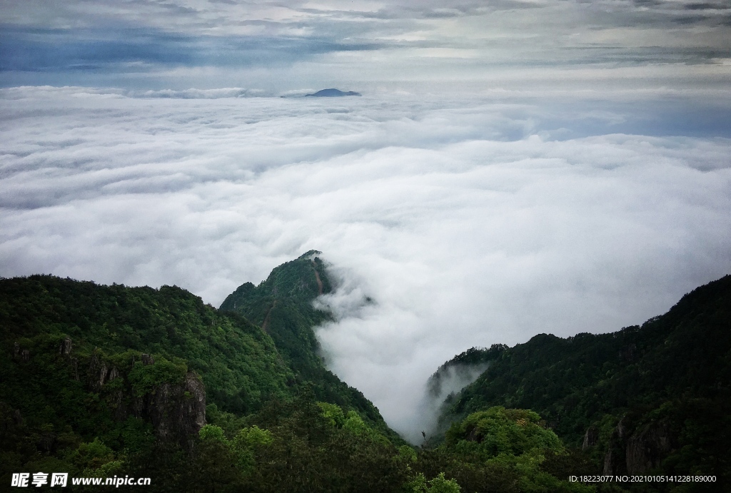 浙江括苍山上壮观的云海