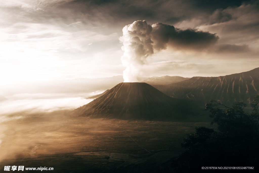 火山 山峰