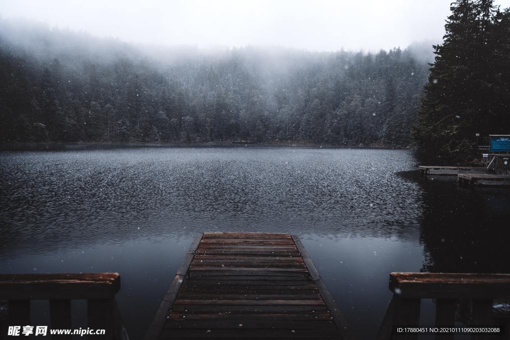 湖水