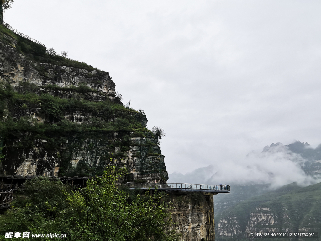 山间 风景图