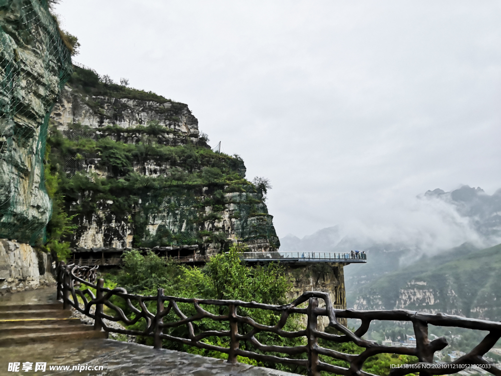 山间 风景图
