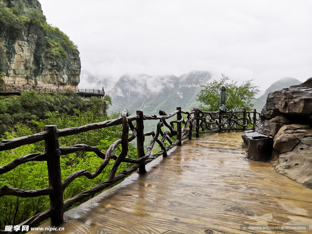 山间栈道 风景图