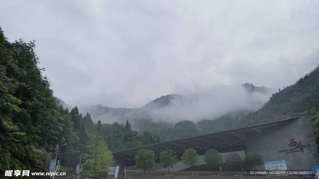 著名的西岭雪山雾景