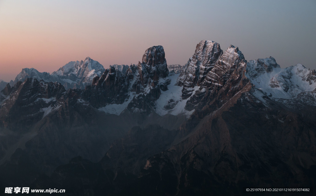 山峰 雪山