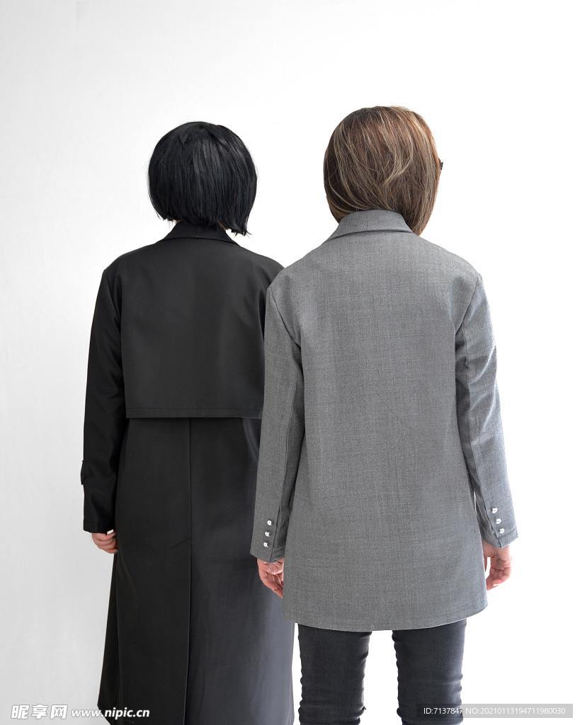 两个女人背影
