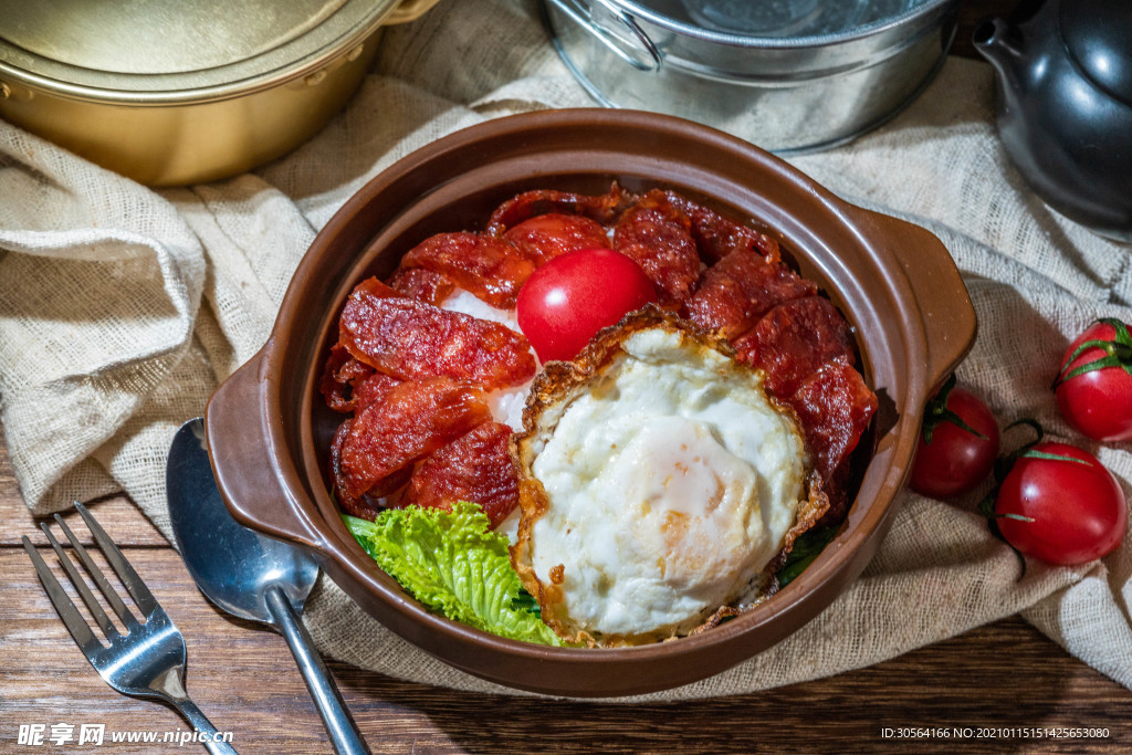 腊肉煲仔饭美食食材背景素材