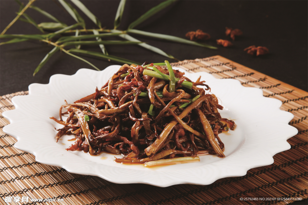 肉干炒茶树菇