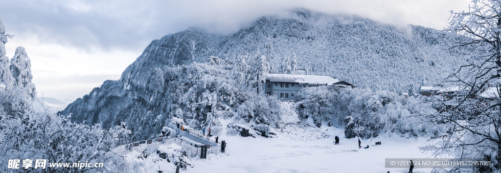 峨眉山雪景