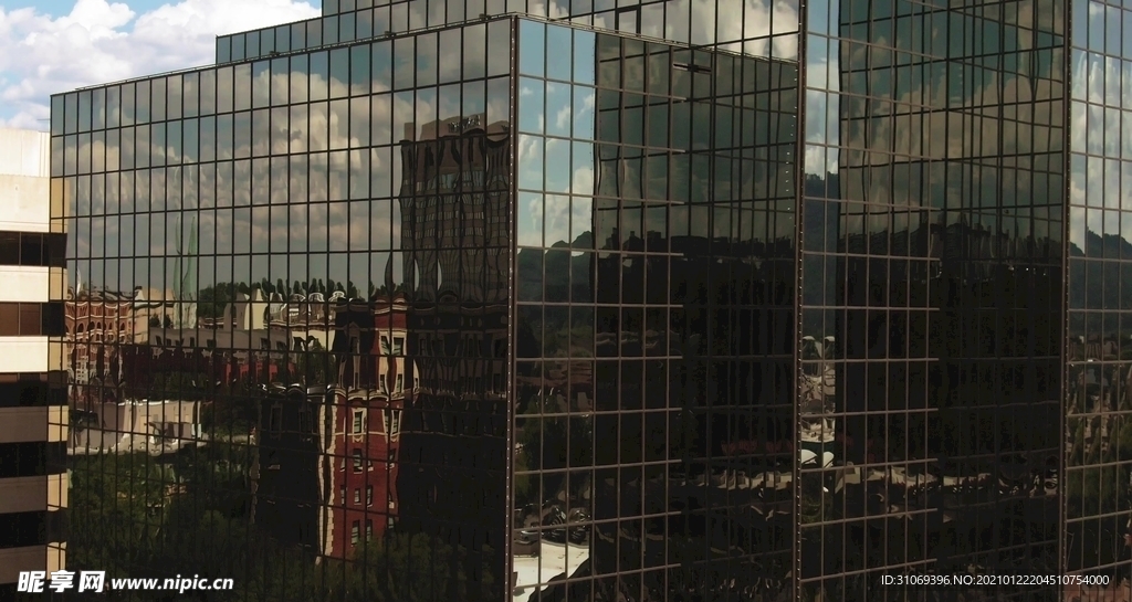 高清航拍城市大厦写字楼近景视频