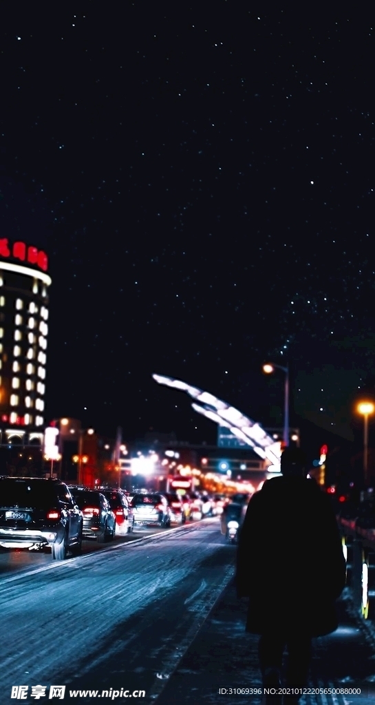 竖版城市夜景穿梭车流