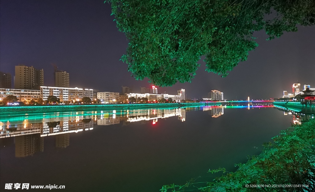 江边夜色