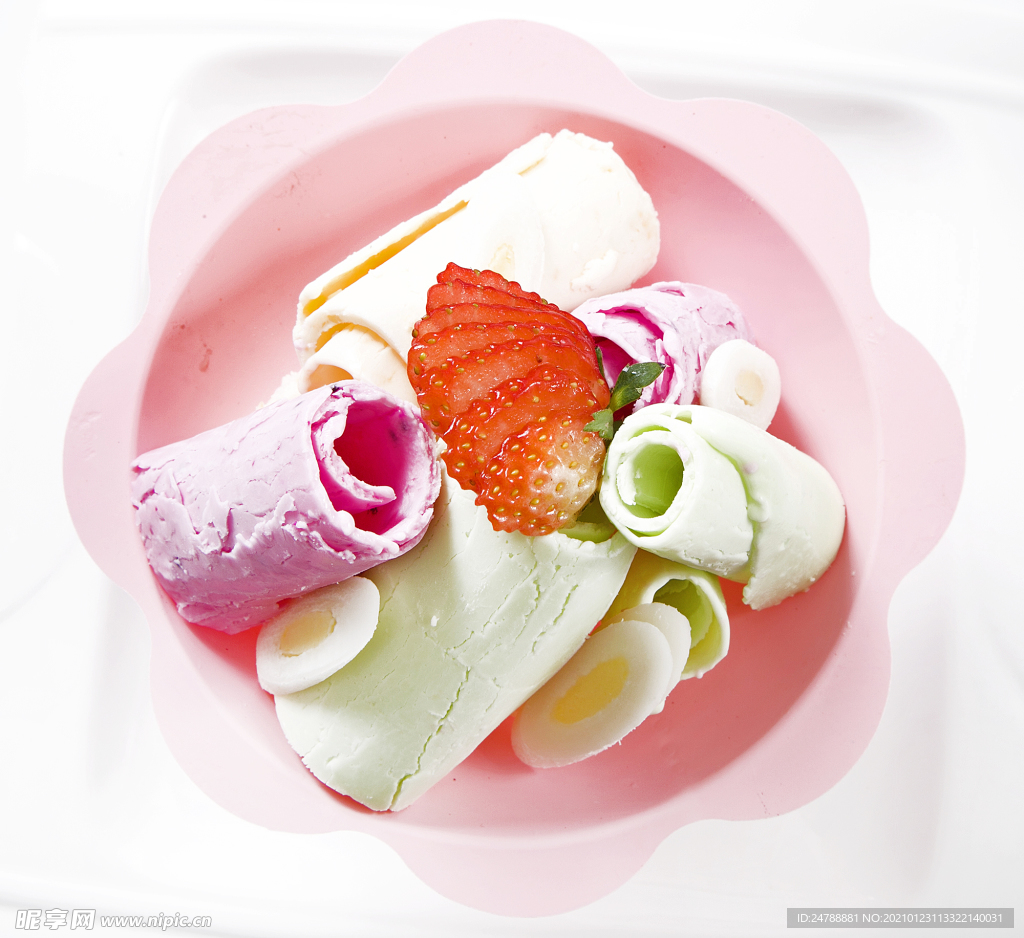 冷凍草莓希臘酸奶冰沙（10 分鐘早餐）