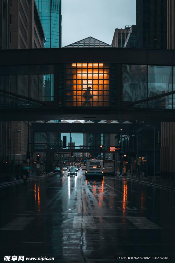 雨中街道