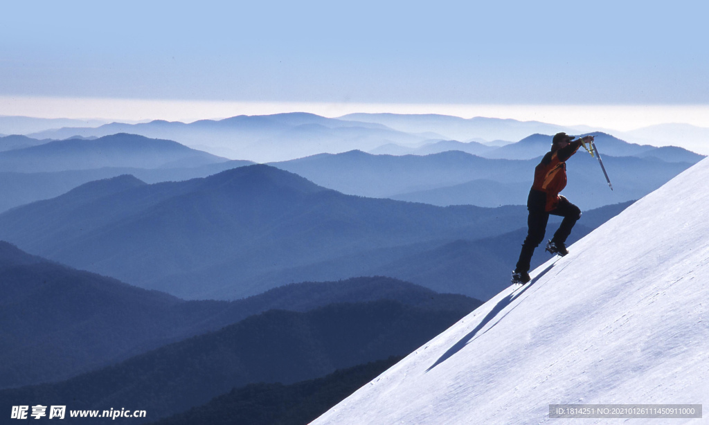 雪山 山峰 登山人 攀登