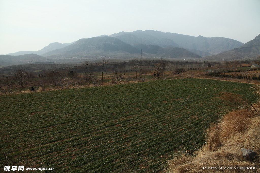 嵩山东侧冬季风景