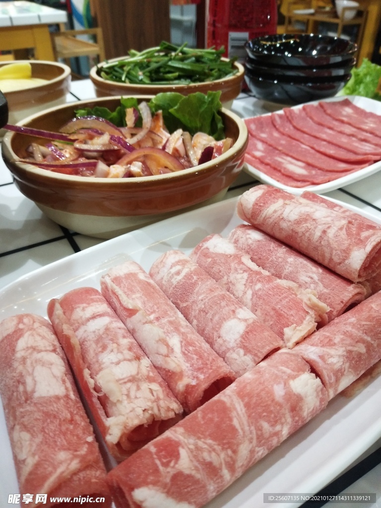 烤肉火锅美食羊肉卷