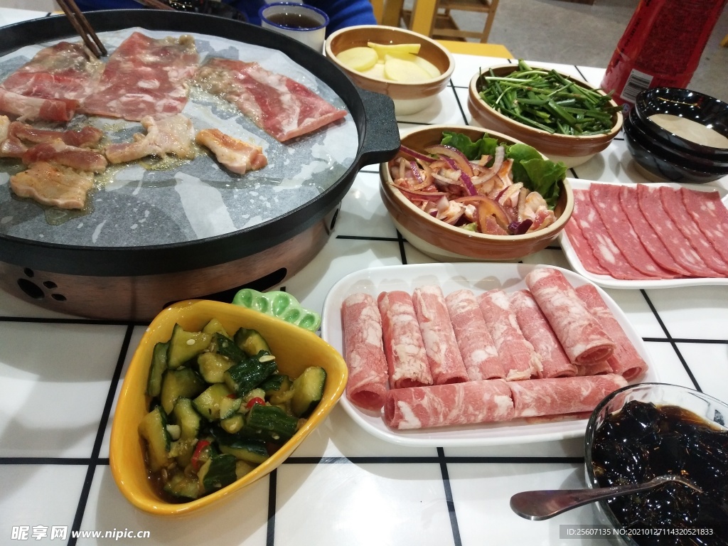 烤肉羊肉卷牛肉卷美食