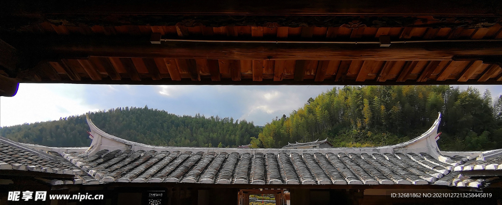 屋檐中的风景