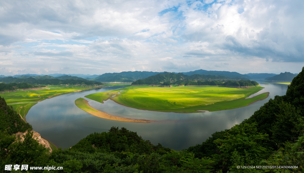 河流